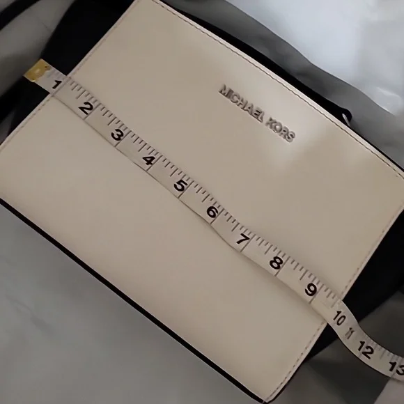 Michael Kors Crossbody - Picture 4 of 9